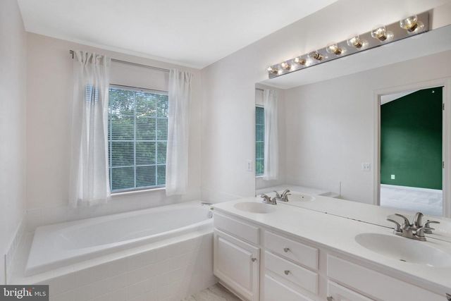 11823 LIMOUX PL, Woodbridge, VA 22192