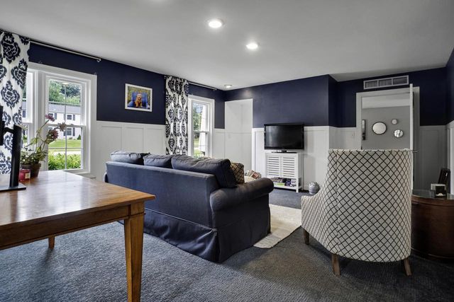 2550 Coach House DRIVE, Brookfield, WI 53045