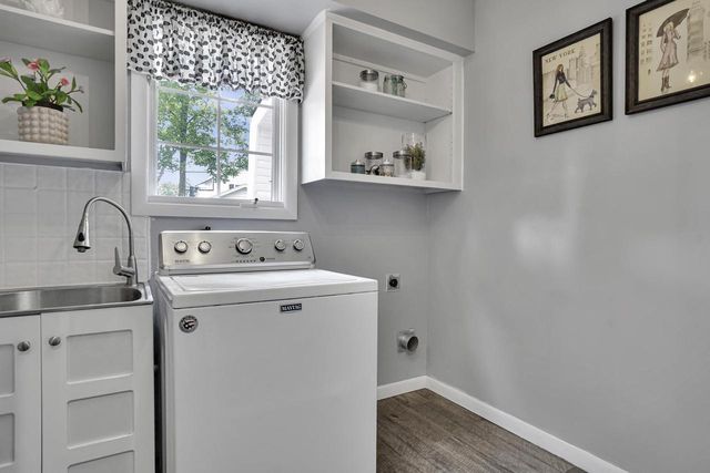 2550 Coach House DRIVE, Brookfield, WI 53045
