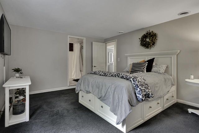 2550 Coach House DRIVE, Brookfield, WI 53045