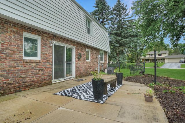 2550 Coach House DRIVE, Brookfield, WI 53045