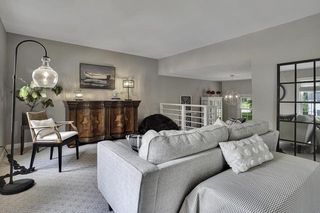 2550 Coach House DRIVE, Brookfield, WI 53045