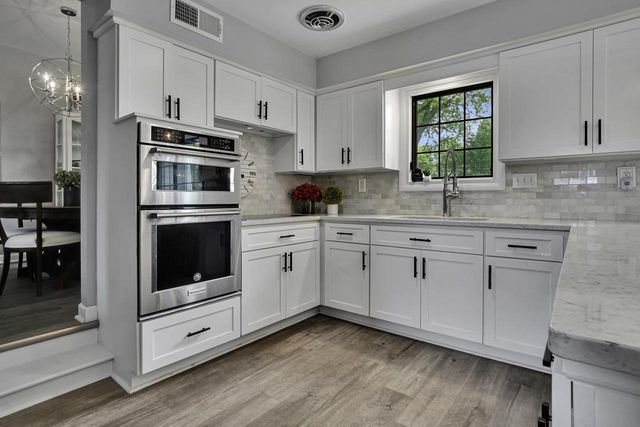 2550 Coach House DRIVE, Brookfield, WI 53045