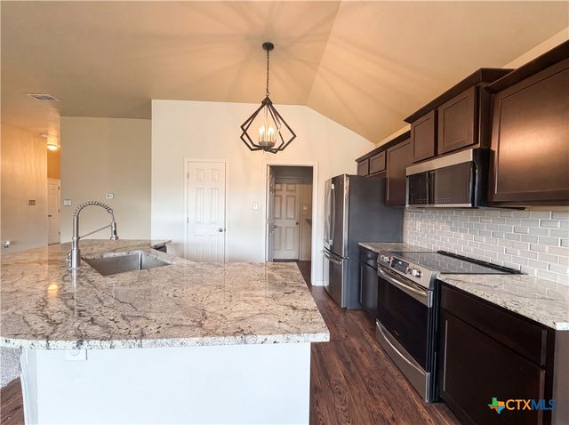 1023 Roanoke Drive, Temple, TX 76504