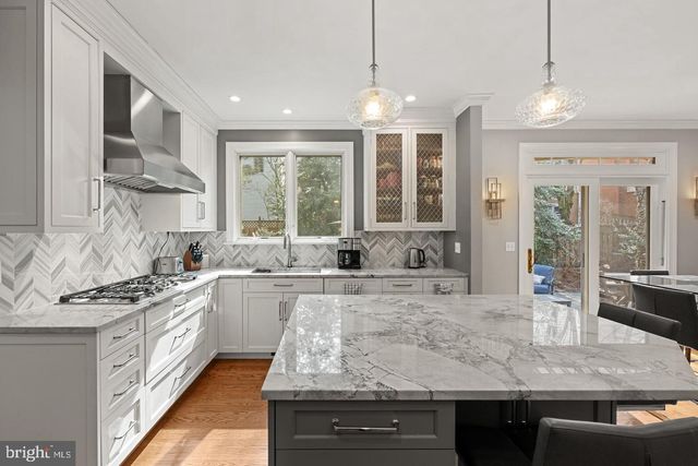 5120 WARREN PL NW, Washington, DC 20016