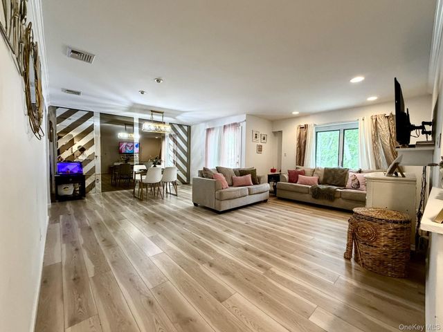 348 Clubhouse Court 348, Coram, NY 11727