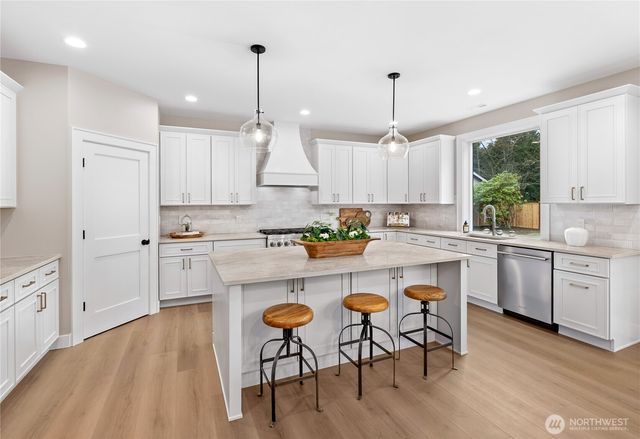 22917 102ND Avenue SE, Woodinville, WA 98077