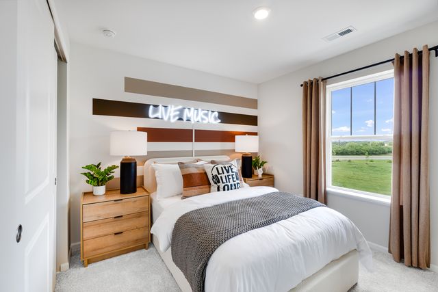 413 Red Oak Circle, Volo, IL 60020