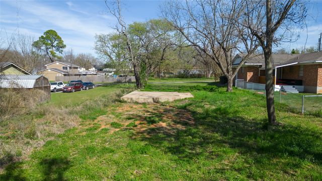 2721 Barret Street, Denison, TX 75020