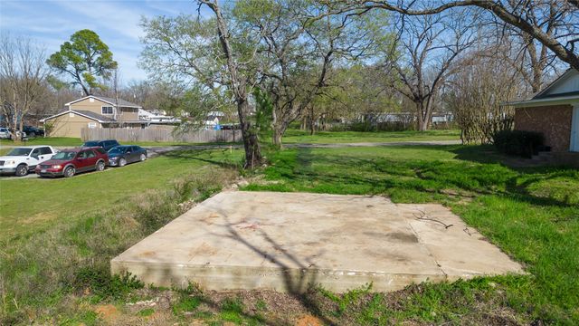 2721 Barret Street, Denison, TX 75020