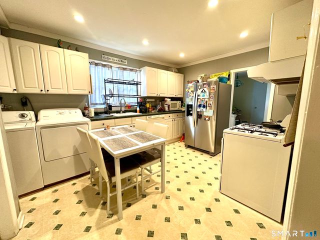 39 Pierce Street, Fairfield, CT 06825