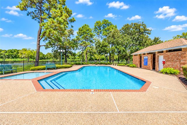 1510 Victoria Way, Friendswood, TX 77546