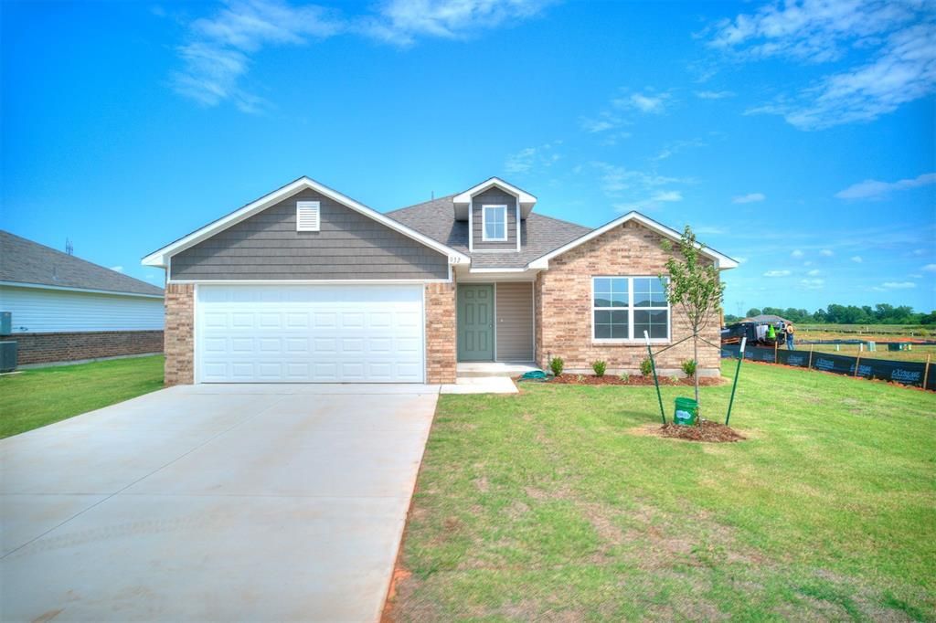 932 S Bear Lane, Mustang, OK 73064