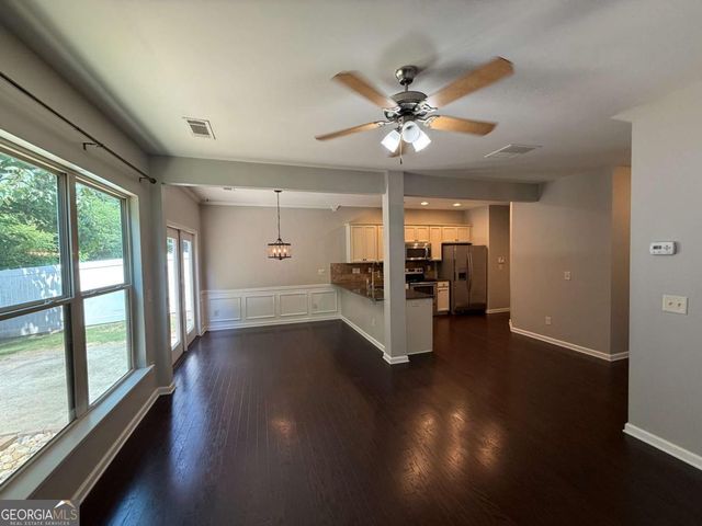 302 Highland Pointe Circle E, Dawsonville, GA 30534