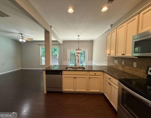 302 Highland Pointe Circle E, Dawsonville, GA 30534
