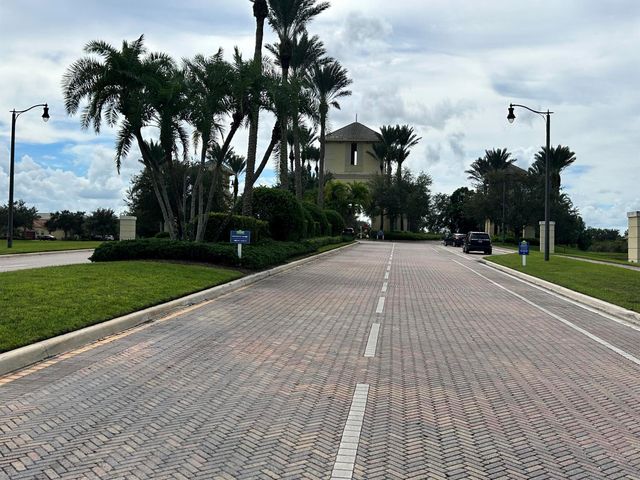11471 SW Hillcrest Circle, Port St Lucie, FL 34987