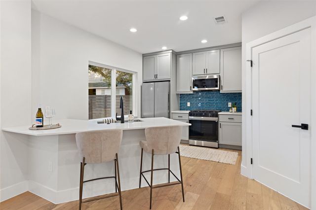 909 Philco DR 2, Austin, TX 78745