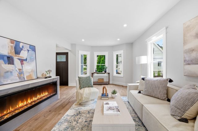 2 Summer Street Pl, Arlington, MA 02475