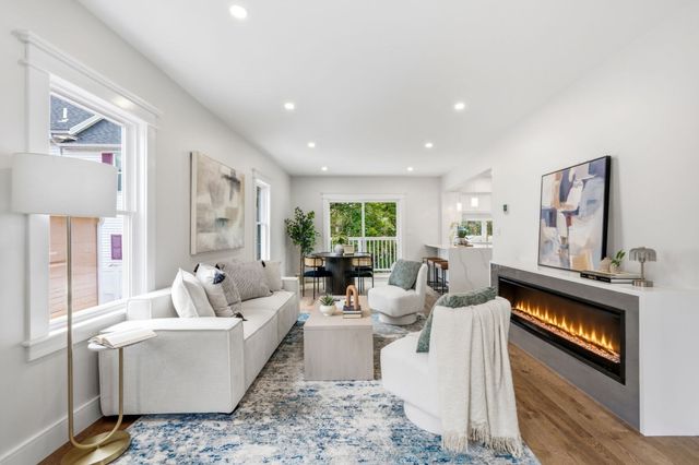 2 Summer Street Pl, Arlington, MA 02475