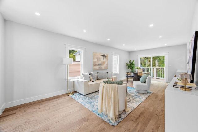2 Summer Street Pl, Arlington, MA 02475