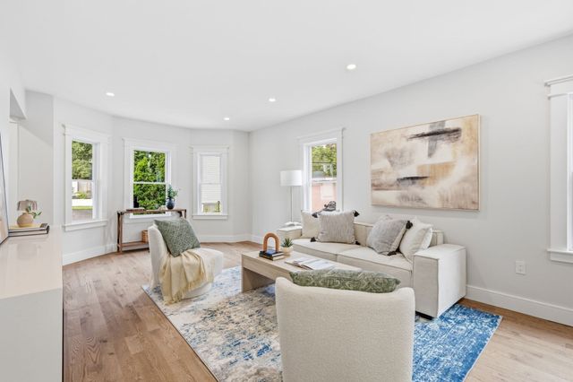 2 Summer Street Pl, Arlington, MA 02475