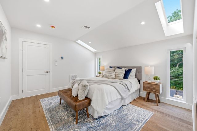 2 Summer Street Pl, Arlington, MA 02475