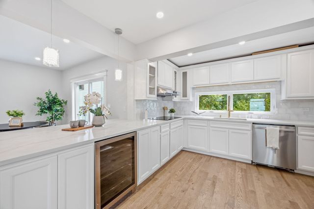 2 Summer Street Pl, Arlington, MA 02475