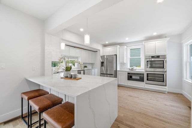 2 Summer Street Pl, Arlington, MA 02475