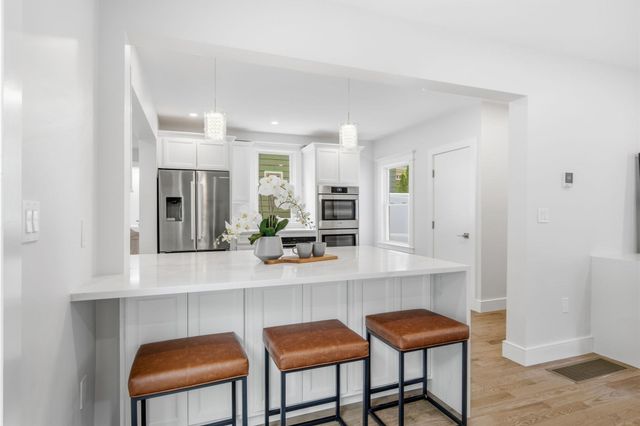 2 Summer Street Pl, Arlington, MA 02475