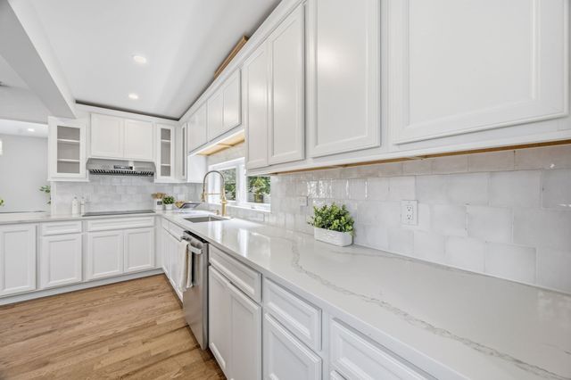 2 Summer Street Pl, Arlington, MA 02475