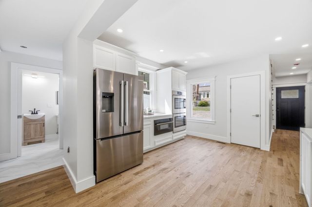2 Summer Street Pl, Arlington, MA 02475