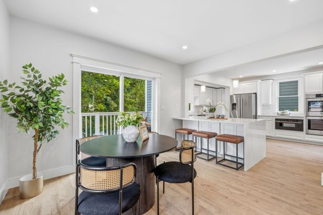 2 Summer Street Pl, Arlington, MA 02475