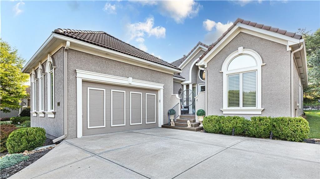 4517 NE FairwayHomes Drive, Lee's Summit, MO 64064