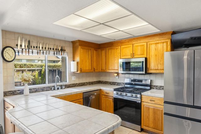 19202 Creekside Lane, Salinas, CA 93908