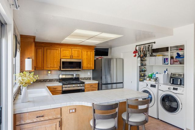 19202 Creekside Lane, Salinas, CA 93908