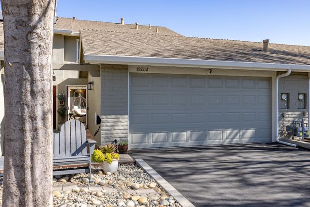 19202 Creekside Lane, Salinas, CA 93908