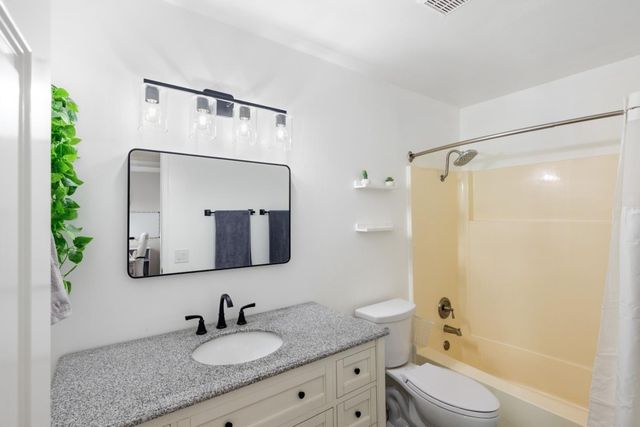 19202 Creekside Lane, Salinas, CA 93908