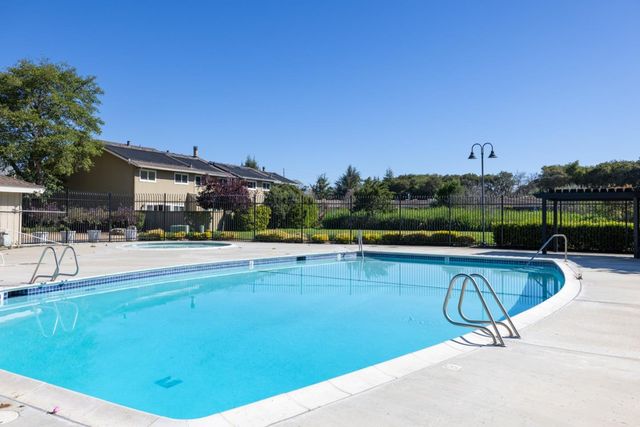 19202 Creekside Lane, Salinas, CA 93908