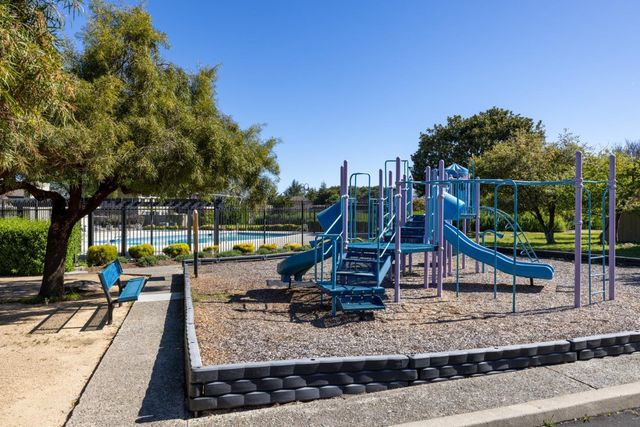 19202 Creekside Lane, Salinas, CA 93908