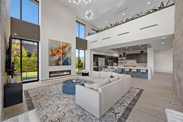 4 Soaring Bird Court, Las Vegas, NV 89135