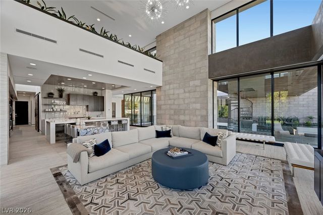 4 Soaring Bird Court, Las Vegas, NV 89135