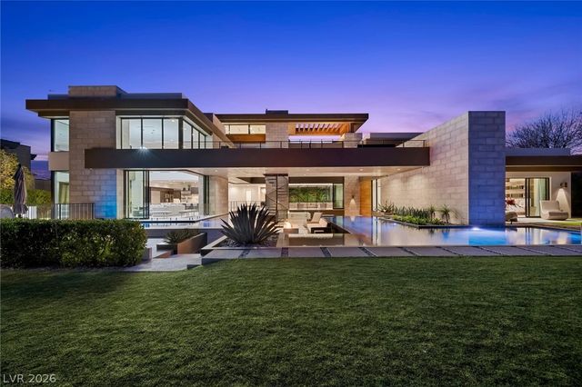 4 Soaring Bird Court, Las Vegas, NV 89135