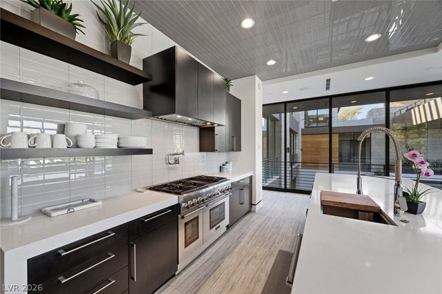 4 Soaring Bird Court, Las Vegas, NV 89135