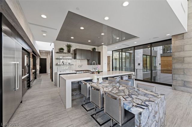 4 Soaring Bird Court, Las Vegas, NV 89135