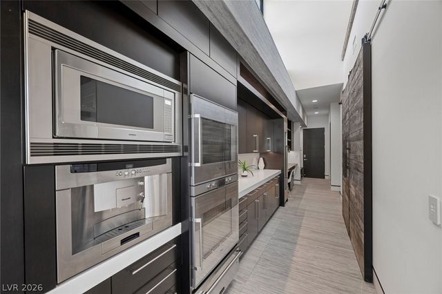 4 Soaring Bird Court, Las Vegas, NV 89135