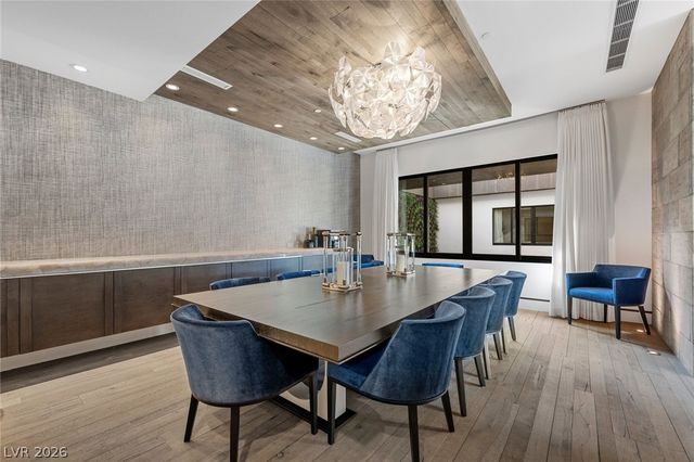 4 Soaring Bird Court, Las Vegas, NV 89135