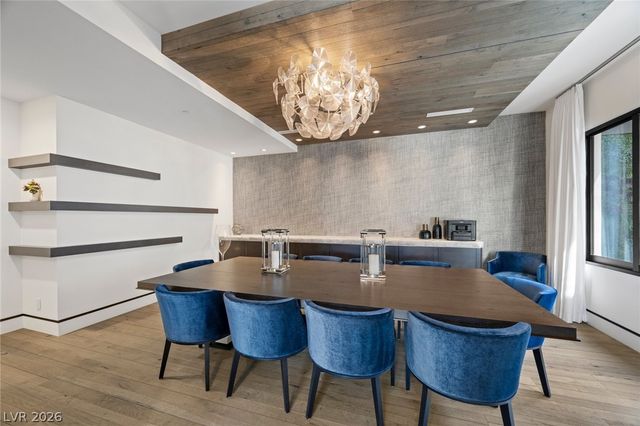 4 Soaring Bird Court, Las Vegas, NV 89135