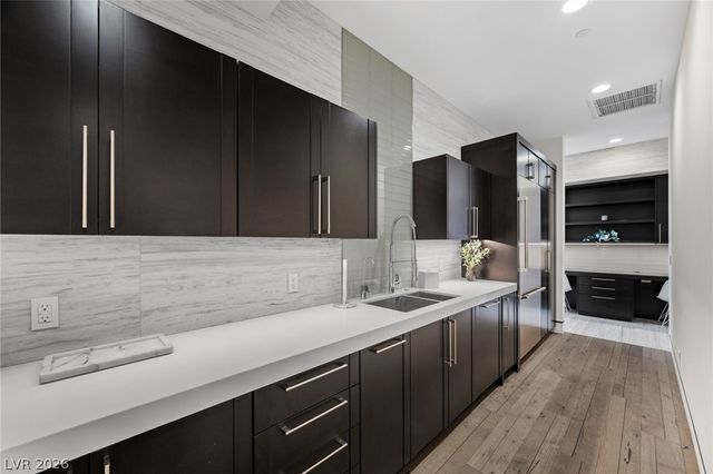 4 Soaring Bird Court, Las Vegas, NV 89135