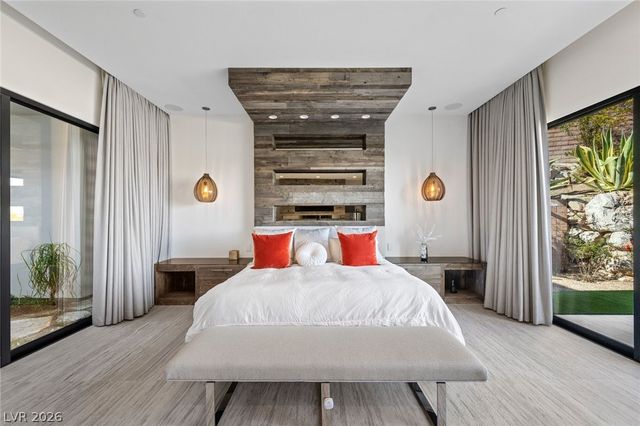 4 Soaring Bird Court, Las Vegas, NV 89135