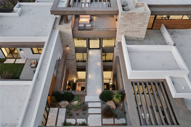 4 Soaring Bird Court, Las Vegas, NV 89135